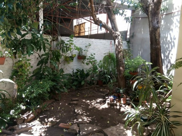 Juan Manuel de Rosas 3100, Amplio galpon y casa en frente. 