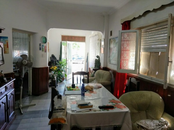 Juan Manuel de Rosas 3100, Amplio galpon y casa en frente. 
