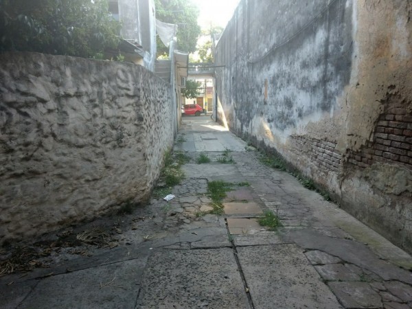 Juan Manuel de Rosas 3100, Amplio galpon y casa en frente. 