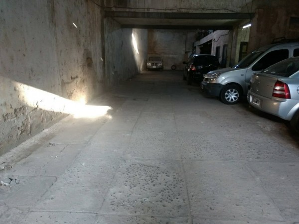 Juan Manuel de Rosas 3100, Amplio galpon y casa en frente. 