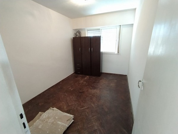 Pellegrini 58, 3 dormitorios! 3er piso de escalera.