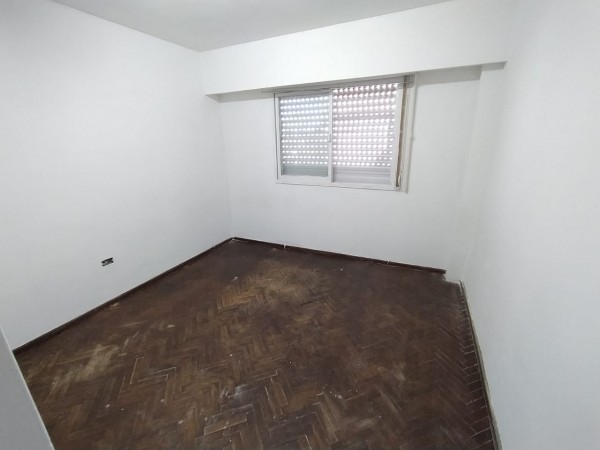 Pellegrini 58, 3 dormitorios! 3er piso de escalera.