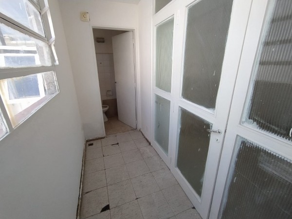 Pellegrini 58, 3 dormitorios! 3er piso de escalera.