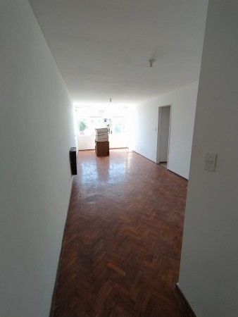 Pellegrini 58, 3 dormitorios! 3er piso de escalera.