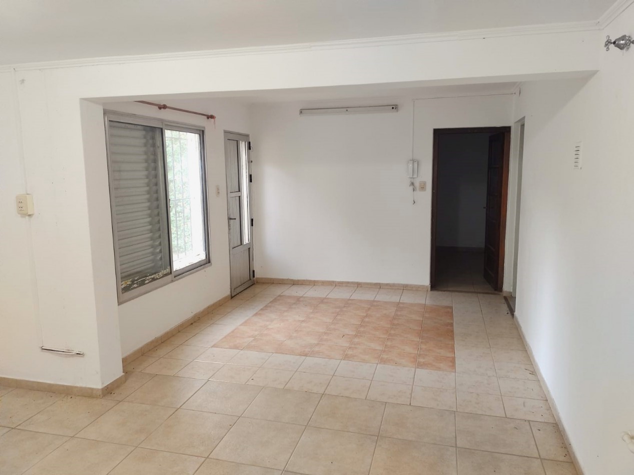 Monje, Hipolito Irigoyen 172, 1 dormitorio! amplio lote.