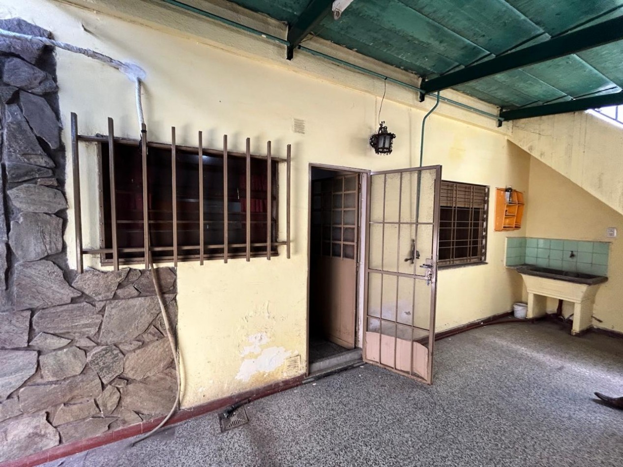Benito Juarez 1300, Tres dormitorios, patio, cochera. 