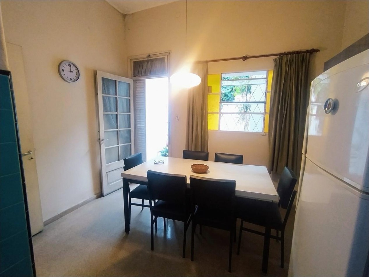 Jose Ingenieros 800, casa de frente, cochera, 1 dormitorio, patio. 