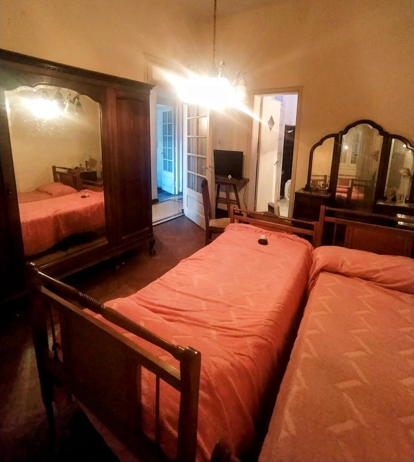 Jose Ingenieros 800, casa de frente, cochera, 1 dormitorio, patio. 