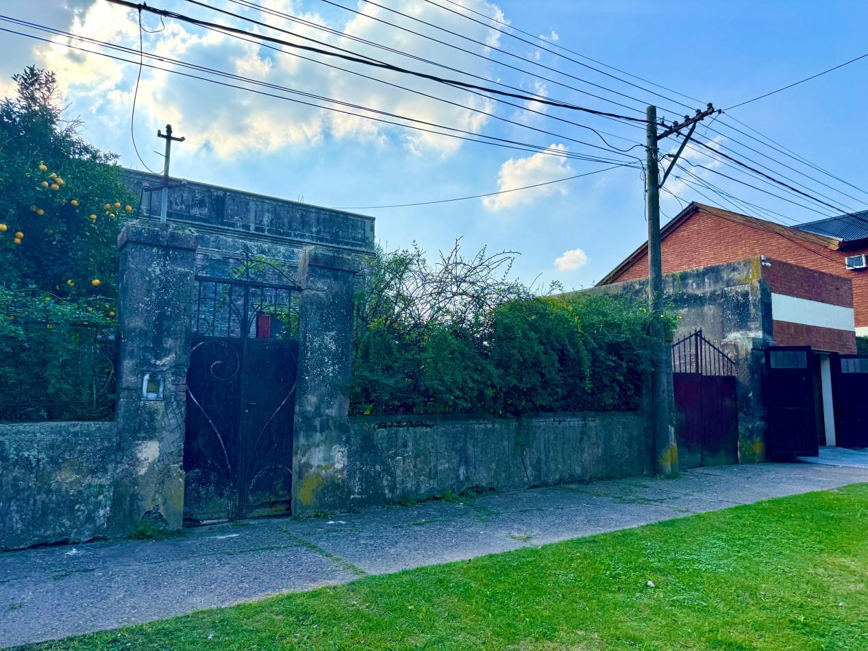 San Martin 500, Muñoz, Casa a reciclar de tres dormitorios con terreno de 600 m2