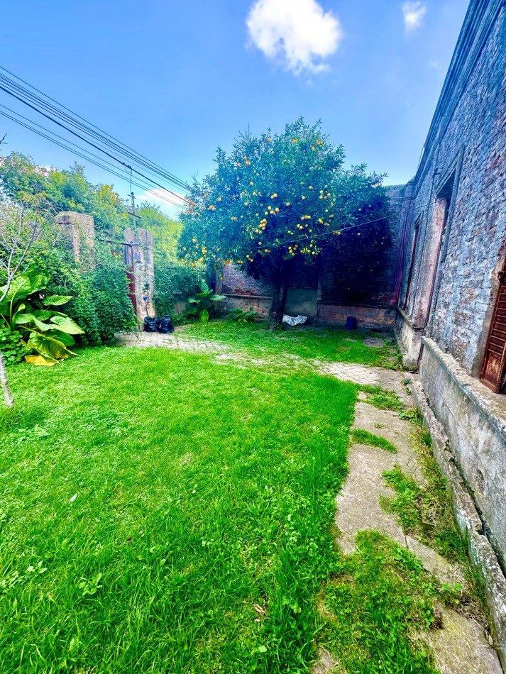 San Martin 500, Muñoz, Casa a reciclar de tres dormitorios con terreno de 600 m2