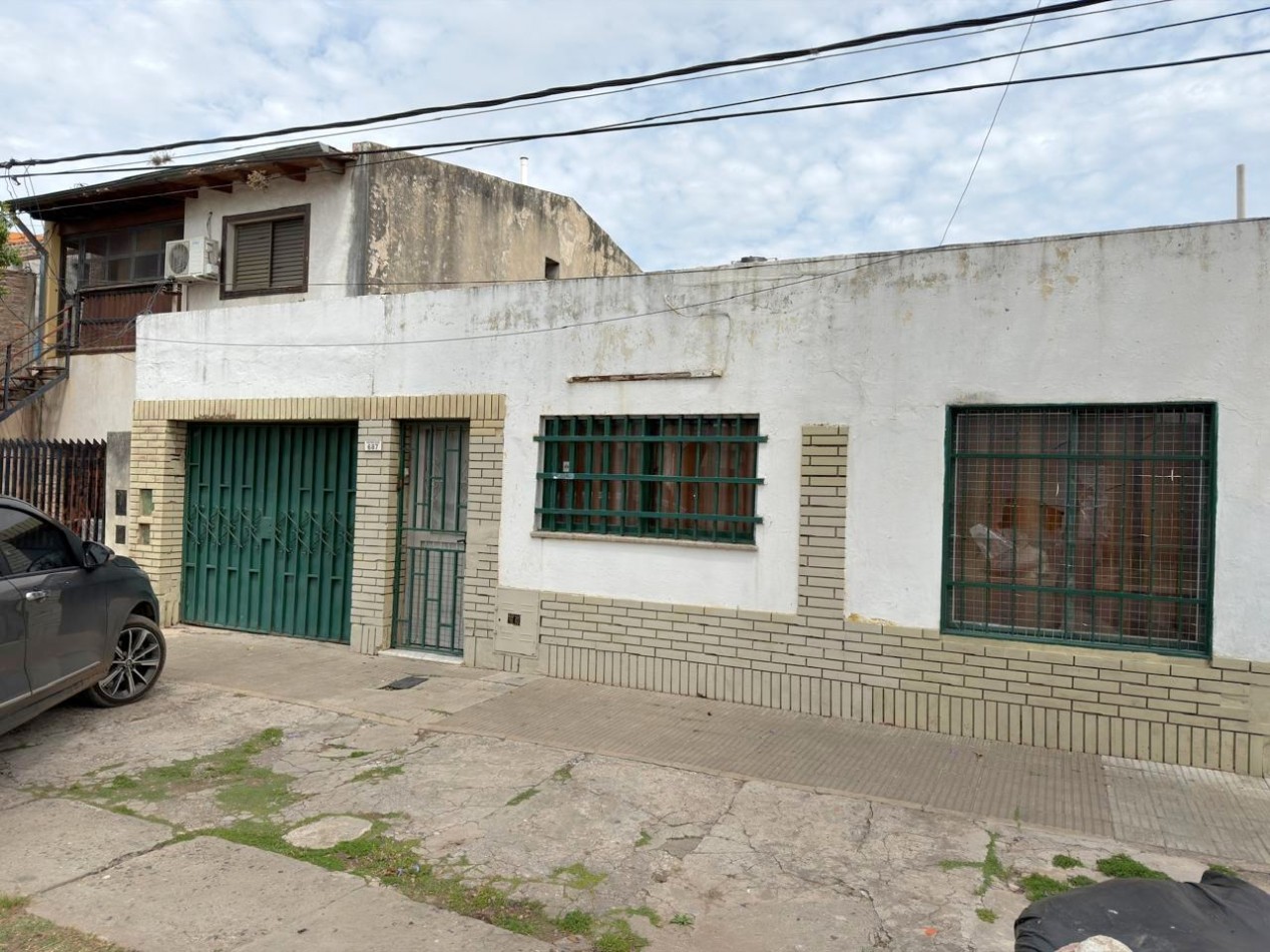 Patricios 600, casa 3 dormitorios, + local comercial.