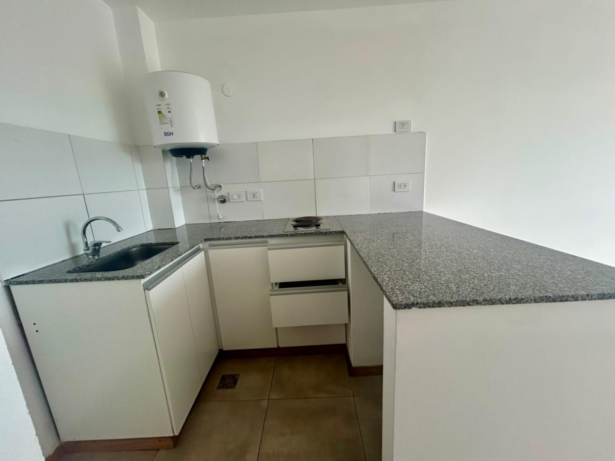Mitre, 3200, departamento contrafrente, 1 dormitorio, piso 8, balcon corrido. 