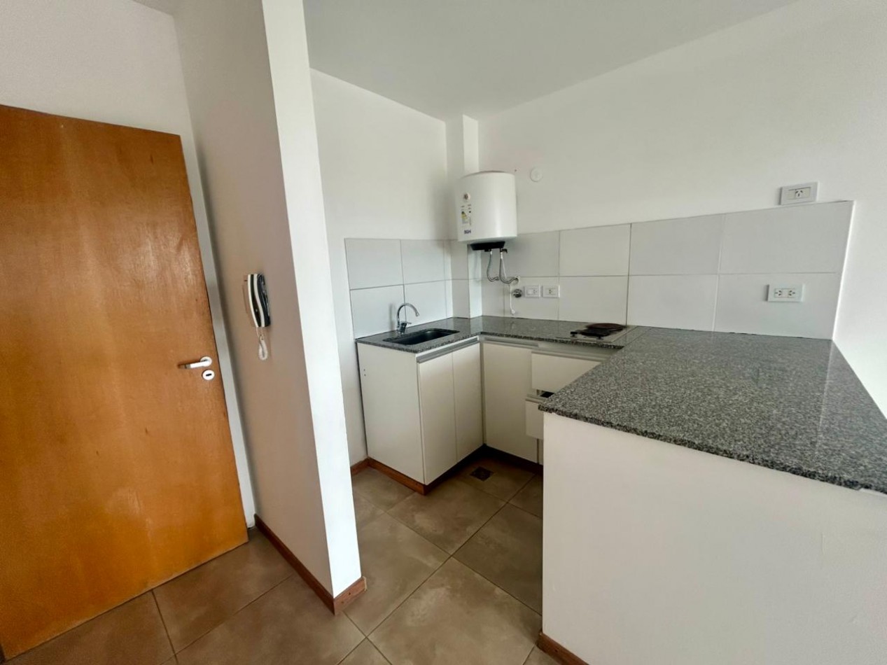 Mitre, 3200, departamento contrafrente, 1 dormitorio, piso 8, balcon corrido. 