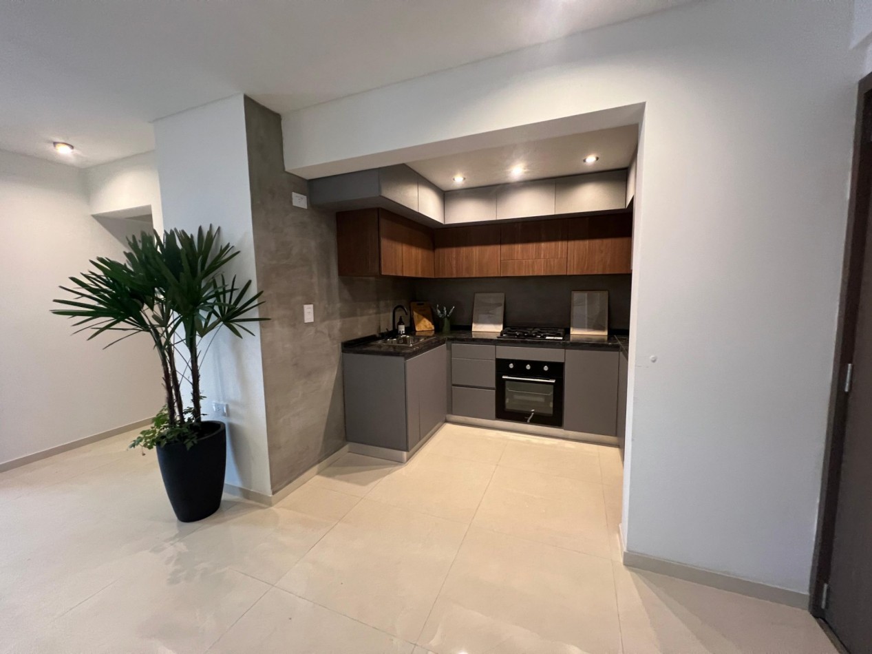 Montevideo 900 - Amplio departamento de 3 dormitorios con balcon con parrillero | 94 m²  