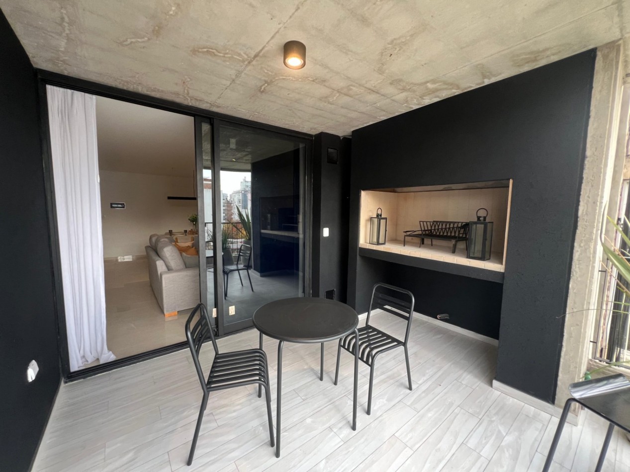 Montevideo 900 - Amplio departamento de 3 dormitorios con balcon con parrillero | 94 m²  