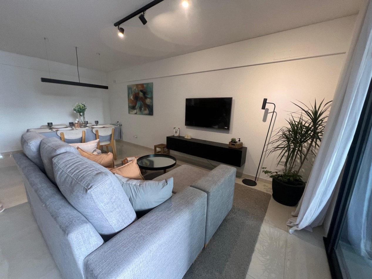 Montevideo 900 - Amplio departamento de 3 dormitorios con balcon con parrillero | 94 m²  