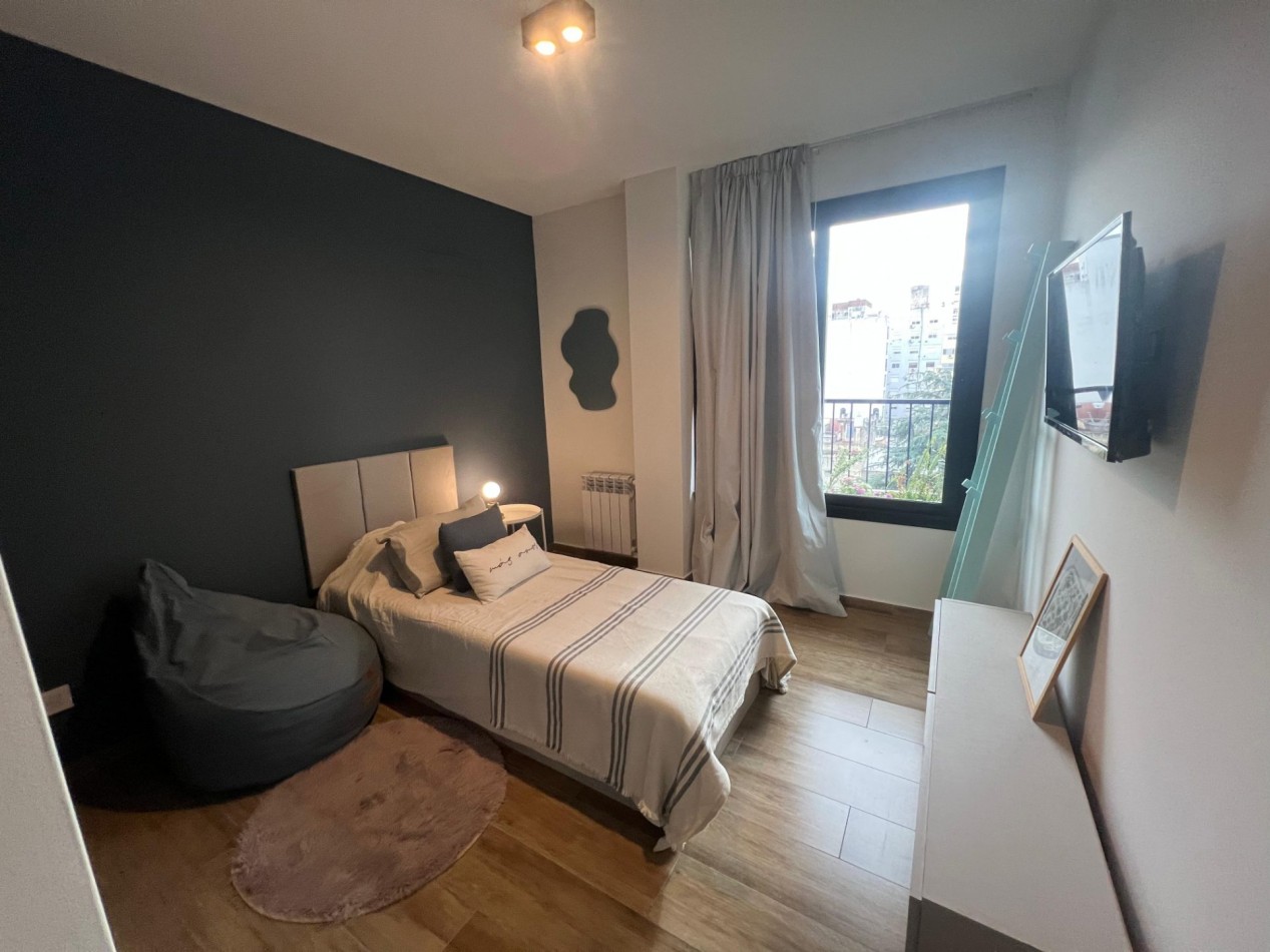 Montevideo 900 - Amplio departamento de 3 dormitorios con balcon con parrillero | 94 m²  