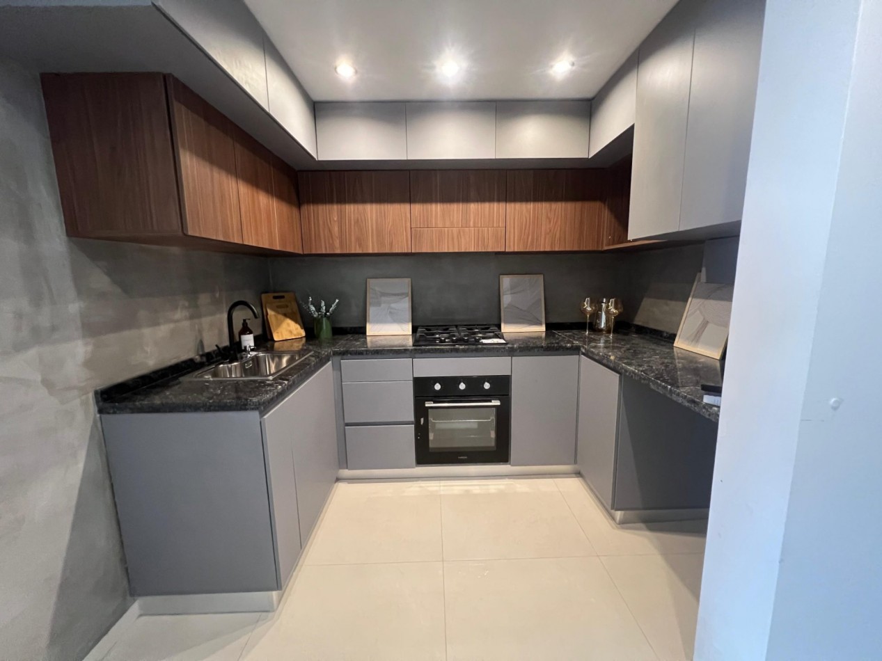 Montevideo 900 - Amplio departamento de 3 dormitorios con balcon con parrillero | 94 m²  