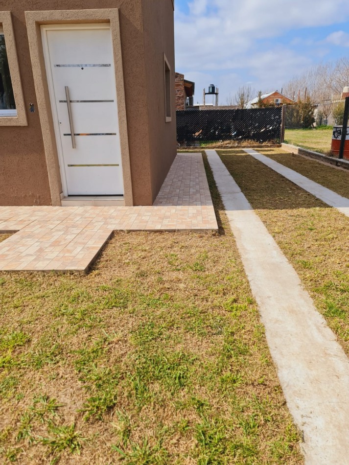 Duplex de 2 Dormitorios con Jardin y Doble Cochera en Tierra de Sueños III - Roldan