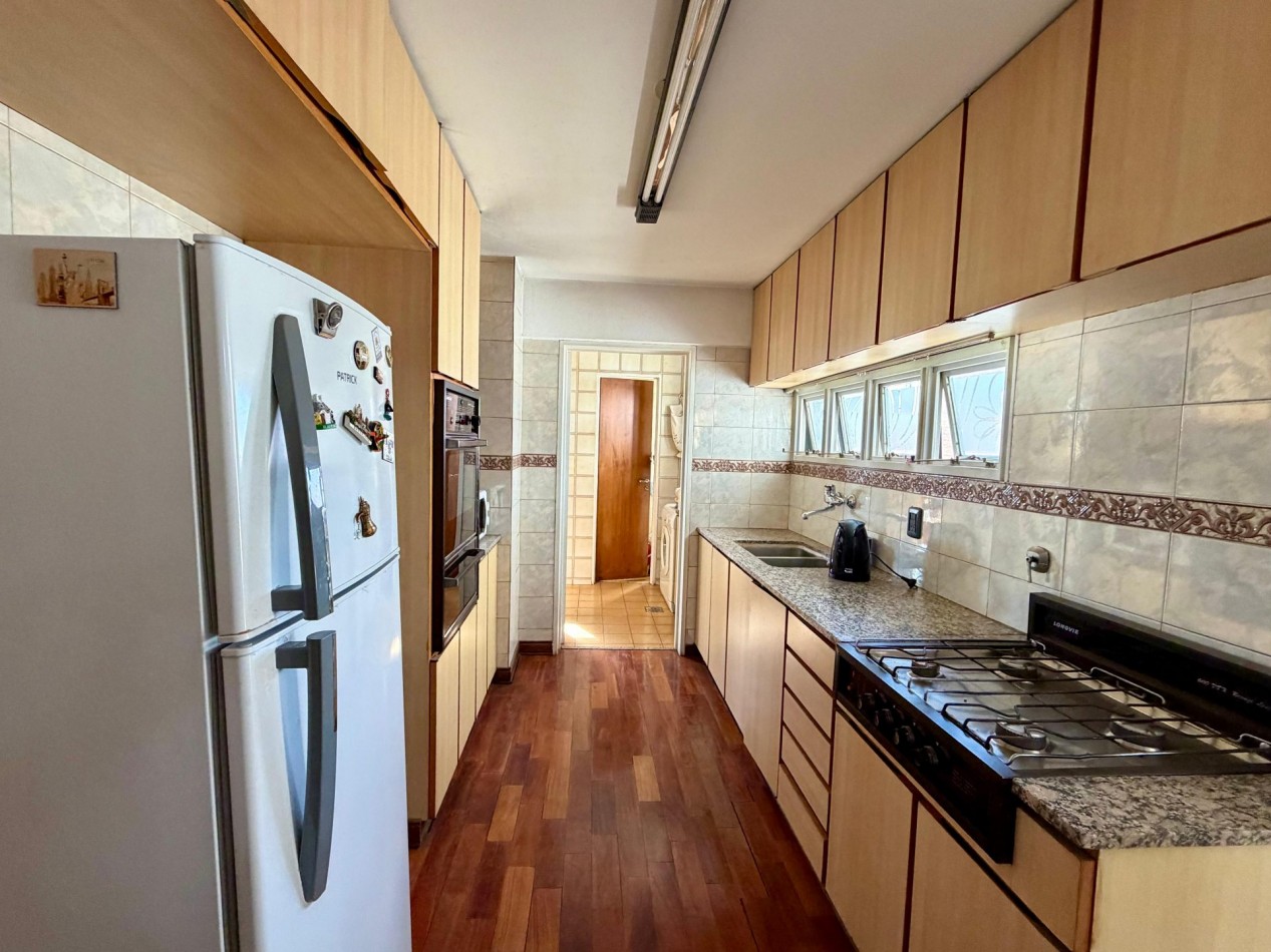 DEPARTAMENTO DE 3 DORMITORIOS, FRENTE , COCHERA Y AMENITIS, - PELLEGRINI 840; PISO 8 