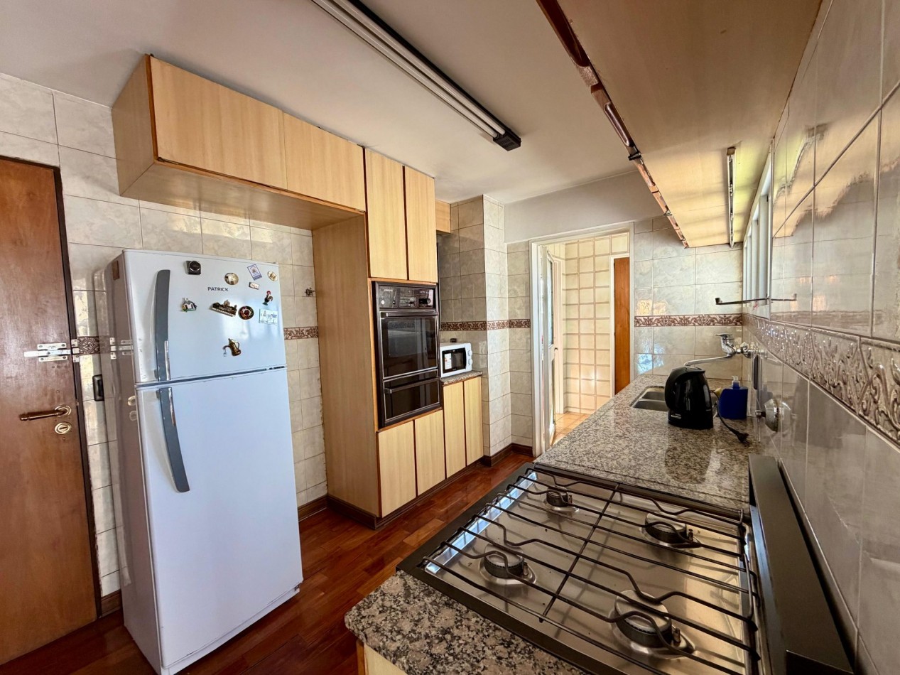 DEPARTAMENTO DE 3 DORMITORIOS, FRENTE , COCHERA Y AMENITIS, - PELLEGRINI 840; PISO 8 