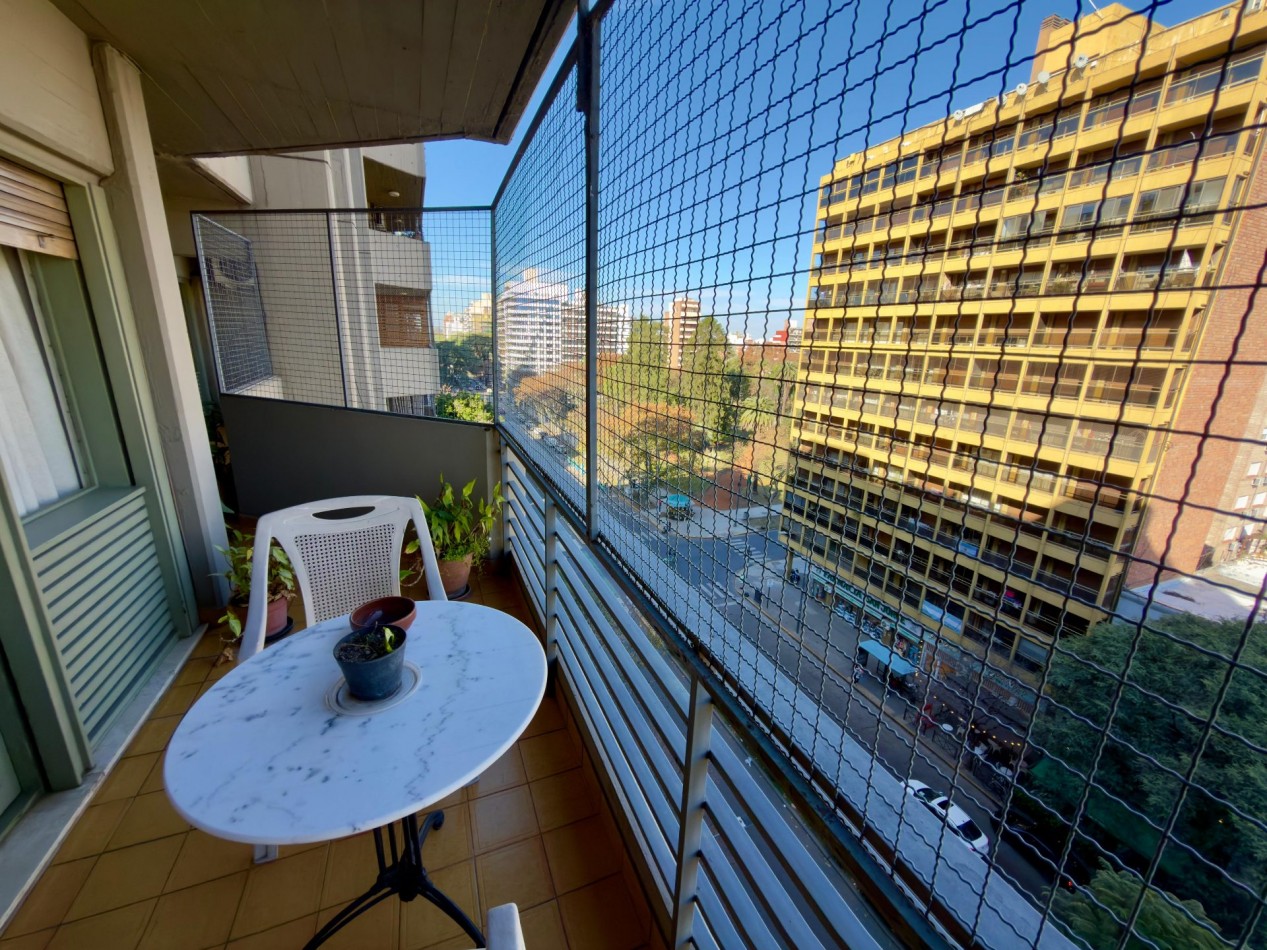 DEPARTAMENTO DE 3 DORMITORIOS, FRENTE , COCHERA Y AMENITIS, - PELLEGRINI 840; PISO 8 