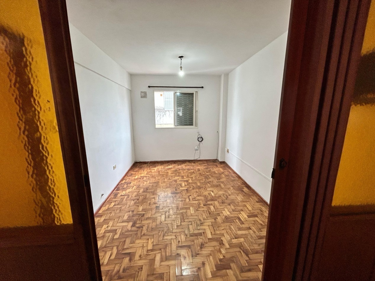 Juan Manuel de Rosas 1400, un dormitorio mas comodin, cocina separada.