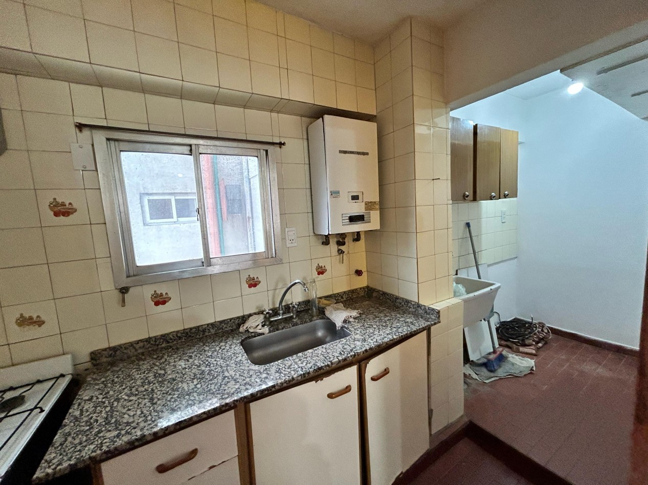 Juan Manuel de Rosas 1400, un dormitorio mas comodin, cocina separada.