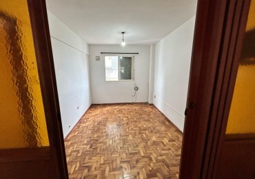 Juan Manuel de Rosas 1400, un dormitorio mas comodin, cocina separada.